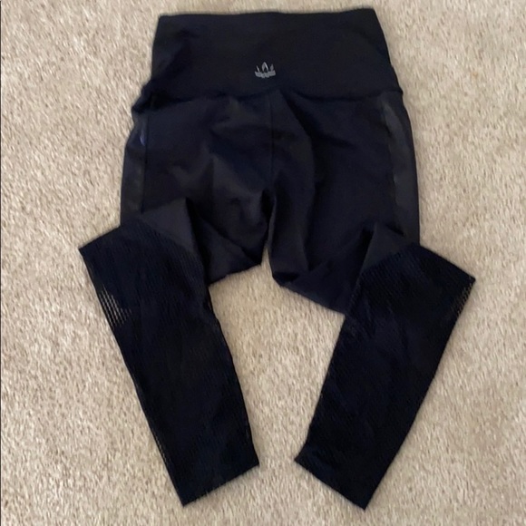 Beyond Yoga black leggings - Picture 4 of 4